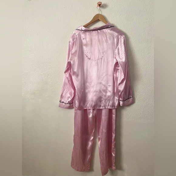 Adorable pink pinstriped satin pajamas SZ M - Picture 5 of 8